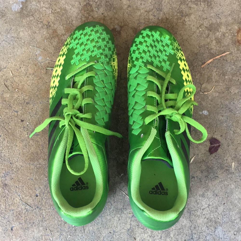 Adidas predito soccer shoe